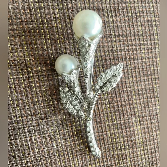 Floral Pearl & Rhinestone Brooch - Picture 4 of 4